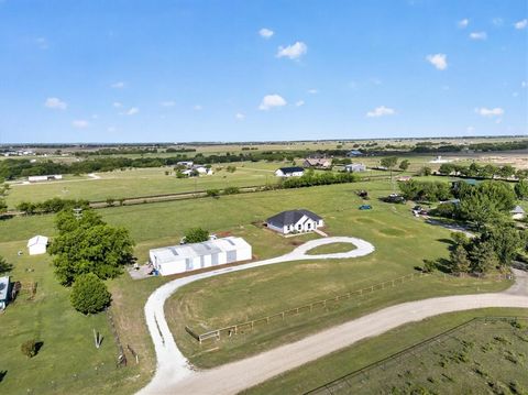 Photo of 5130 Hillside Loop N, Justin, TX 76247 (MLS # 21247582)