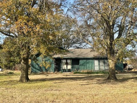 527 County Road 2145 Telephone TX 75488