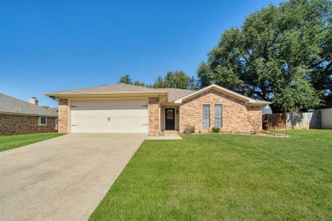 Photo of 606 Rodeo Drive, Mount Vernon, TX 75457 (MLS # 21387926)