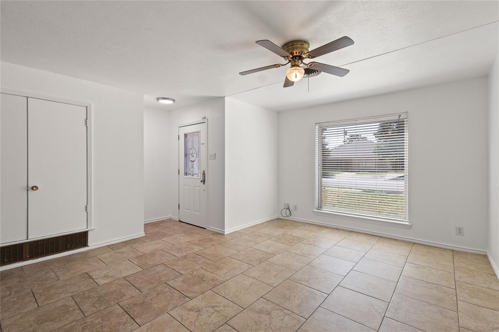 3209 N Calais Street