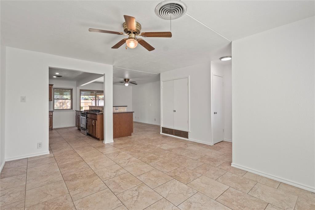 3209 N Calais Street