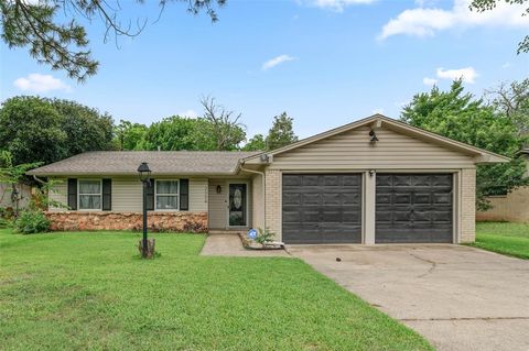 Photo of 2308 Westwood Drive, Denton, TX 76205 (MLS # 21299777)