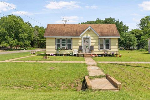 304 W Burnett Calvert TX 77837