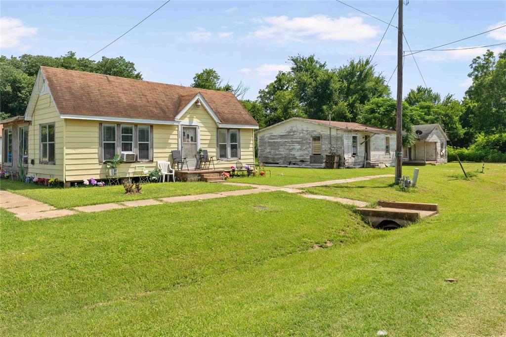 304 W Burnett