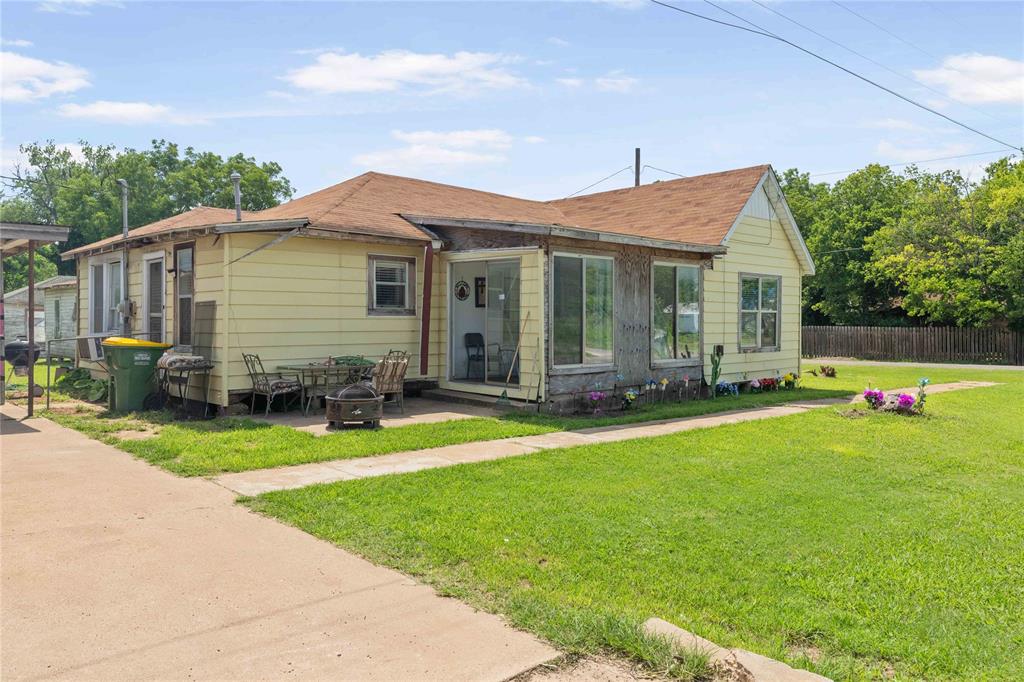 304 W Burnett