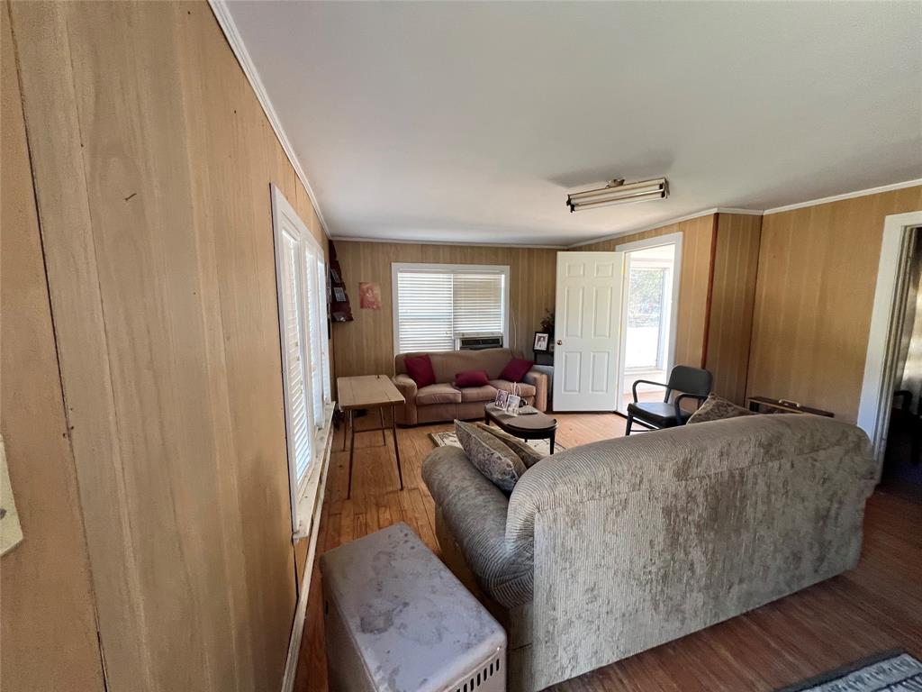 304 W Burnett