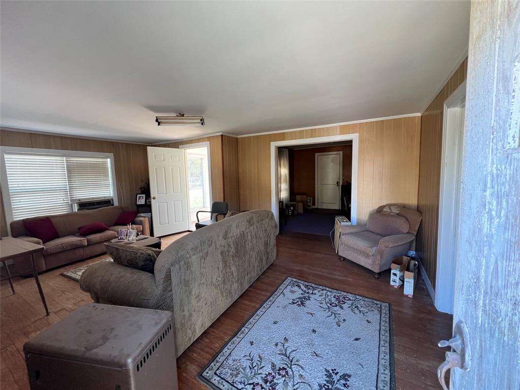 304 W Burnett