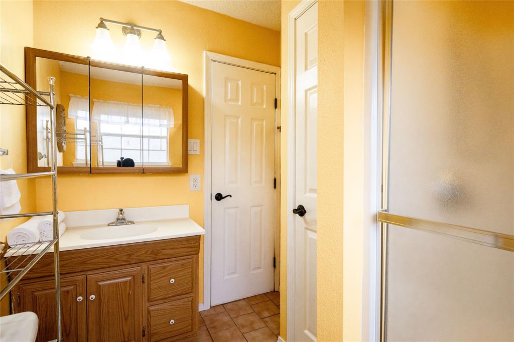 Euless, Texas 76039, United States, 5 Bedrooms Bedrooms, ,3 BathroomsBathrooms,Residential,Pending,35277