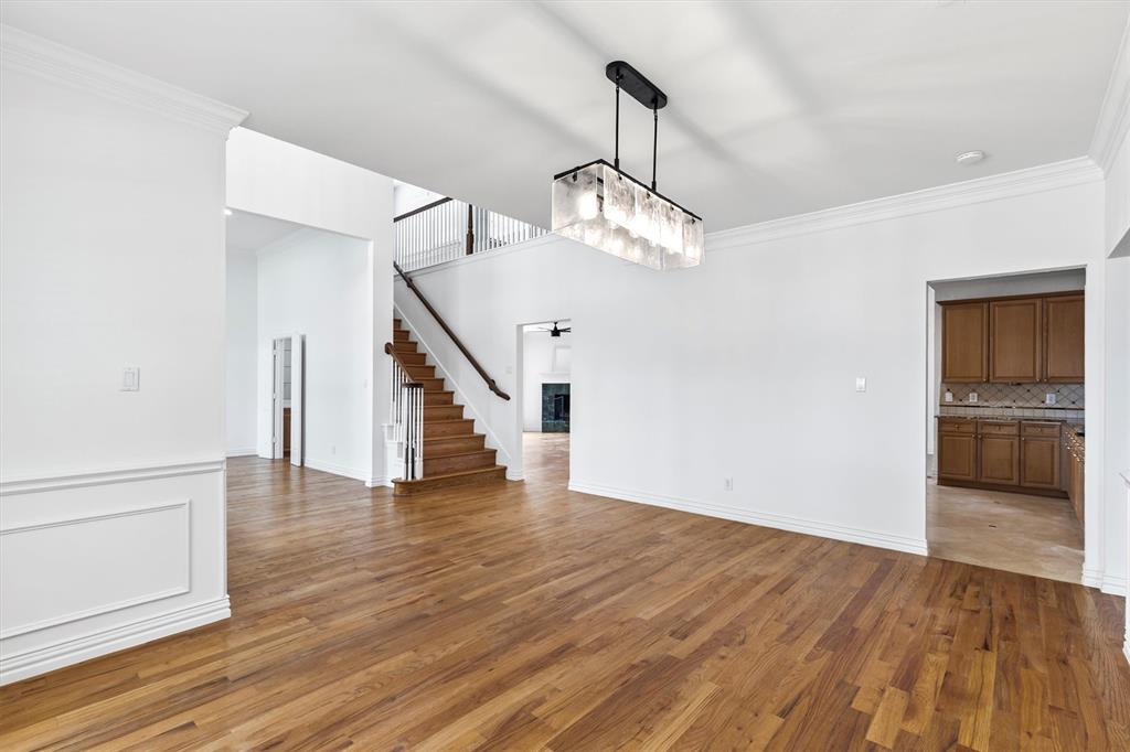 3933 Woodlawn Lane