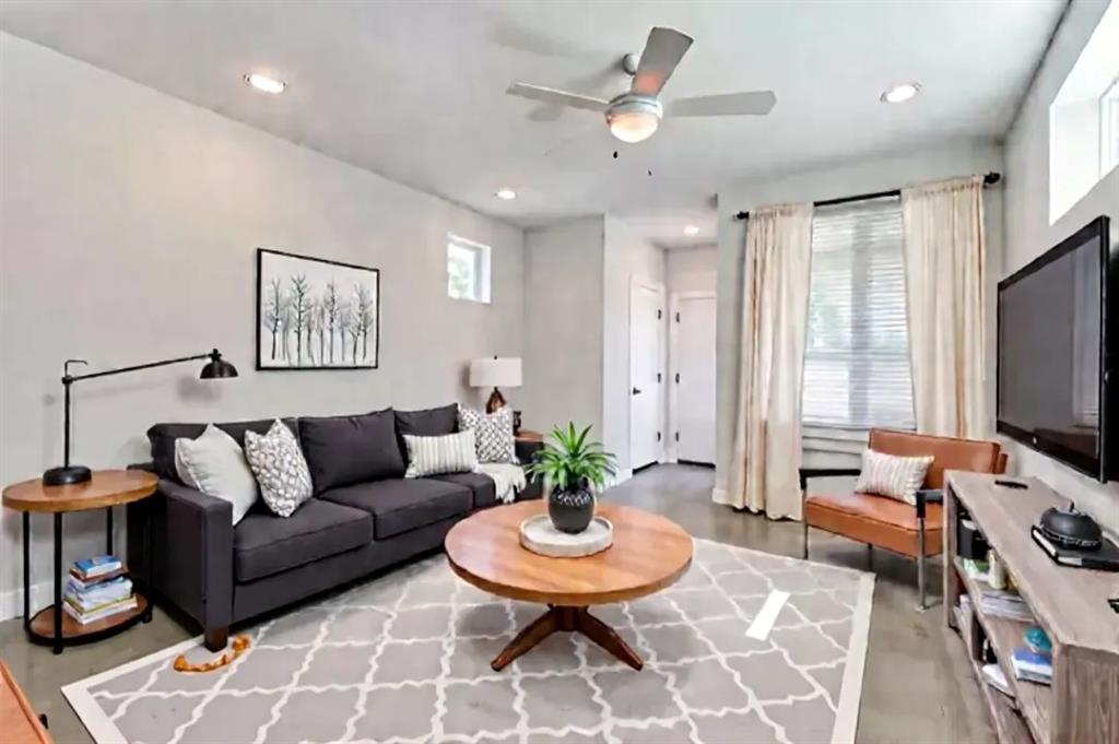 1155 Crownview Lane