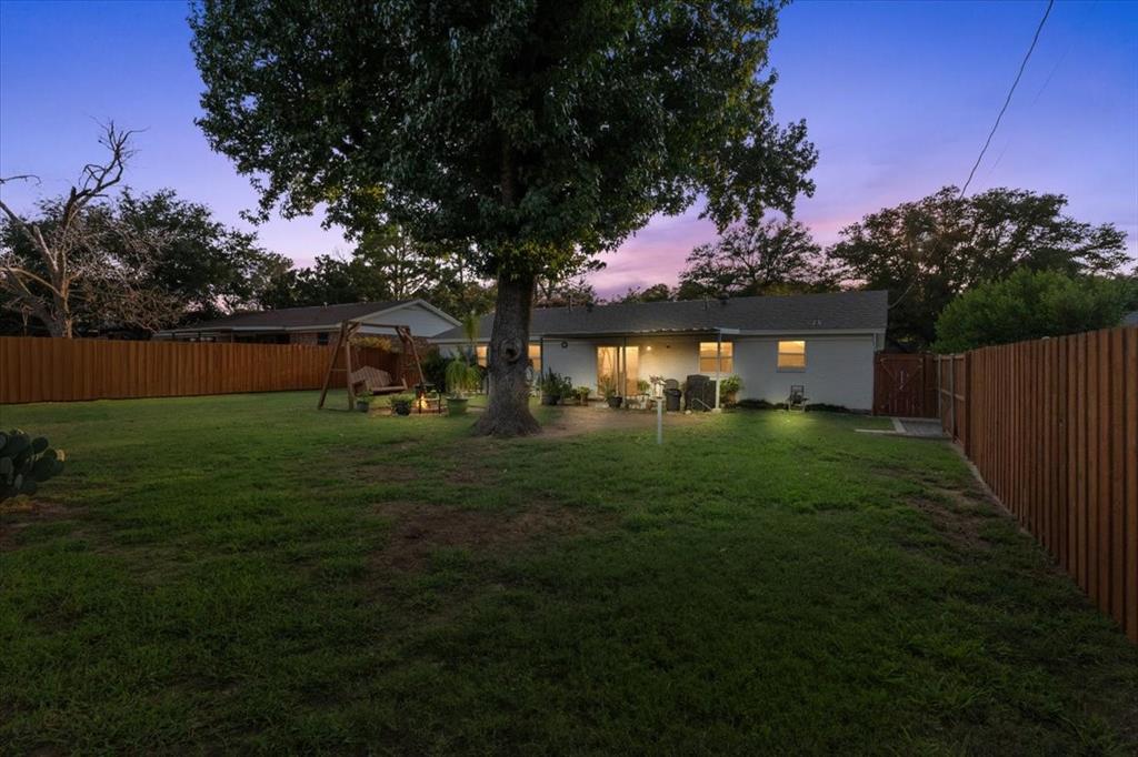 Azle, Texas 76020, United States, 3 Bedrooms Bedrooms, ,2 BathroomsBathrooms,Residential,Pending,200366