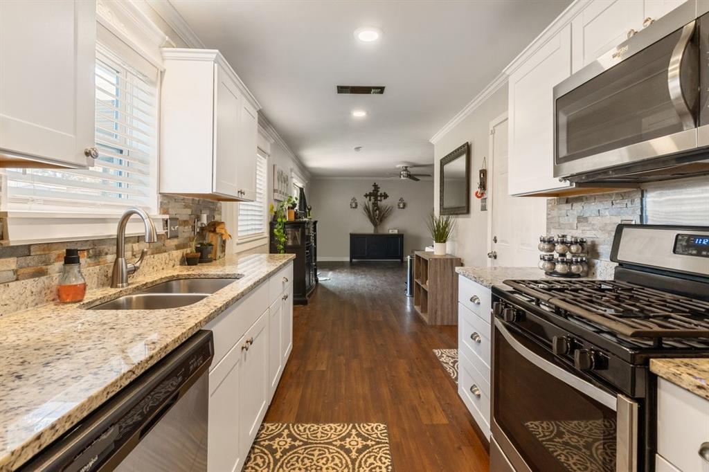 Azle, Texas 76020, United States, 3 Bedrooms Bedrooms, ,2 BathroomsBathrooms,Residential,Pending,200366