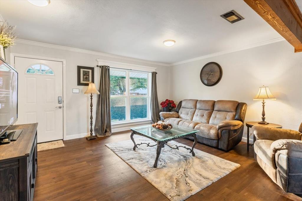 Azle, Texas 76020, United States, 3 Bedrooms Bedrooms, ,2 BathroomsBathrooms,Residential,Pending,200366