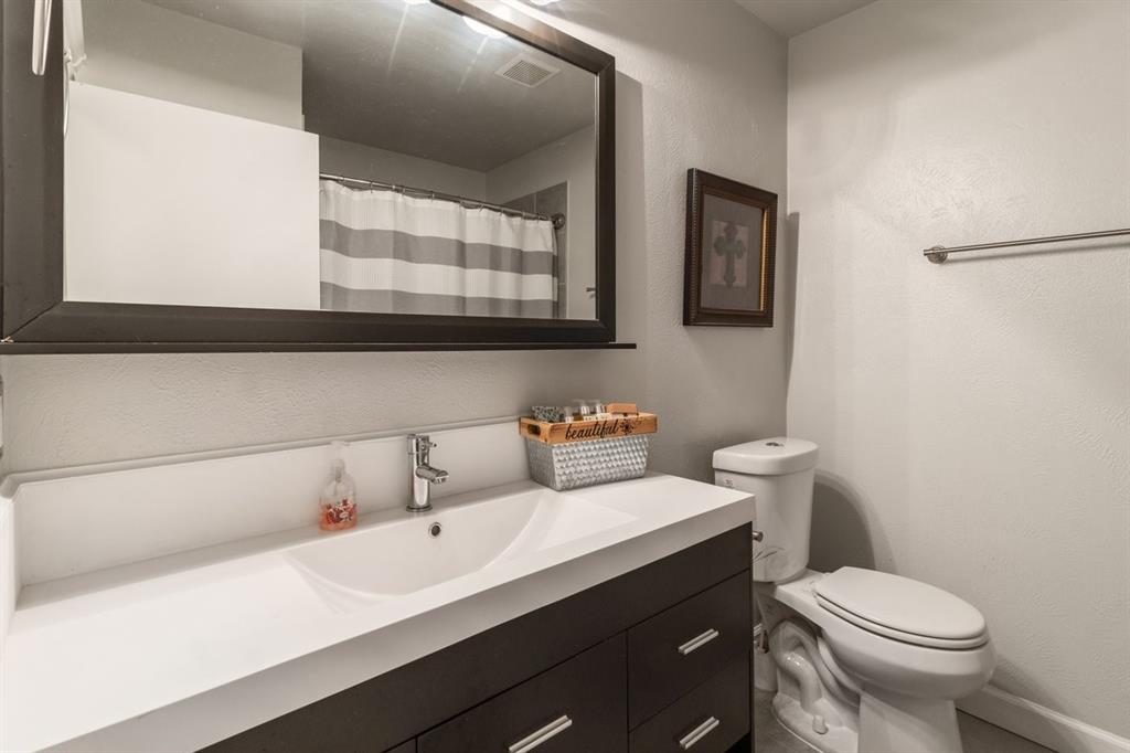 Azle, Texas 76020, United States, 3 Bedrooms Bedrooms, ,2 BathroomsBathrooms,Residential,Pending,200366