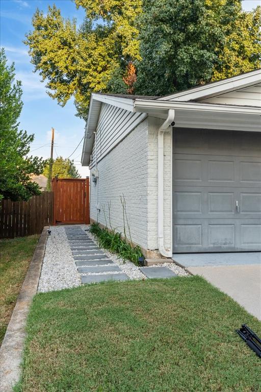 Azle, Texas 76020, United States, 3 Bedrooms Bedrooms, ,2 BathroomsBathrooms,Residential,Pending,200366