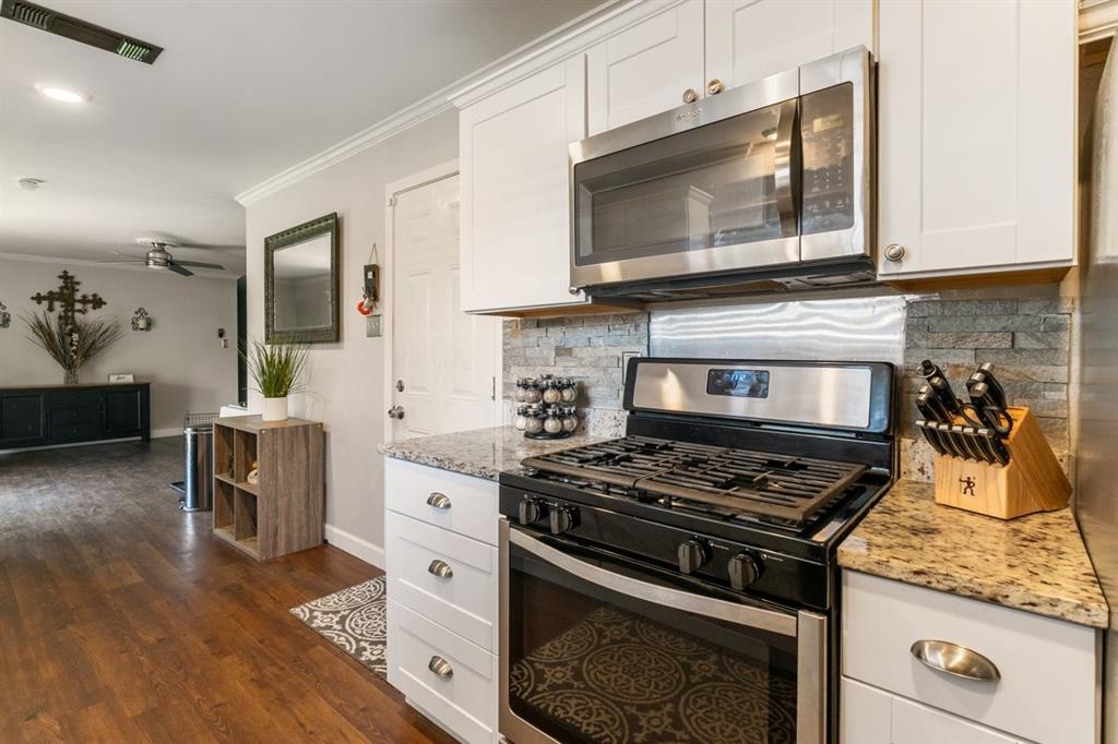 Azle, Texas 76020, United States, 3 Bedrooms Bedrooms, ,2 BathroomsBathrooms,Residential,Pending,200366