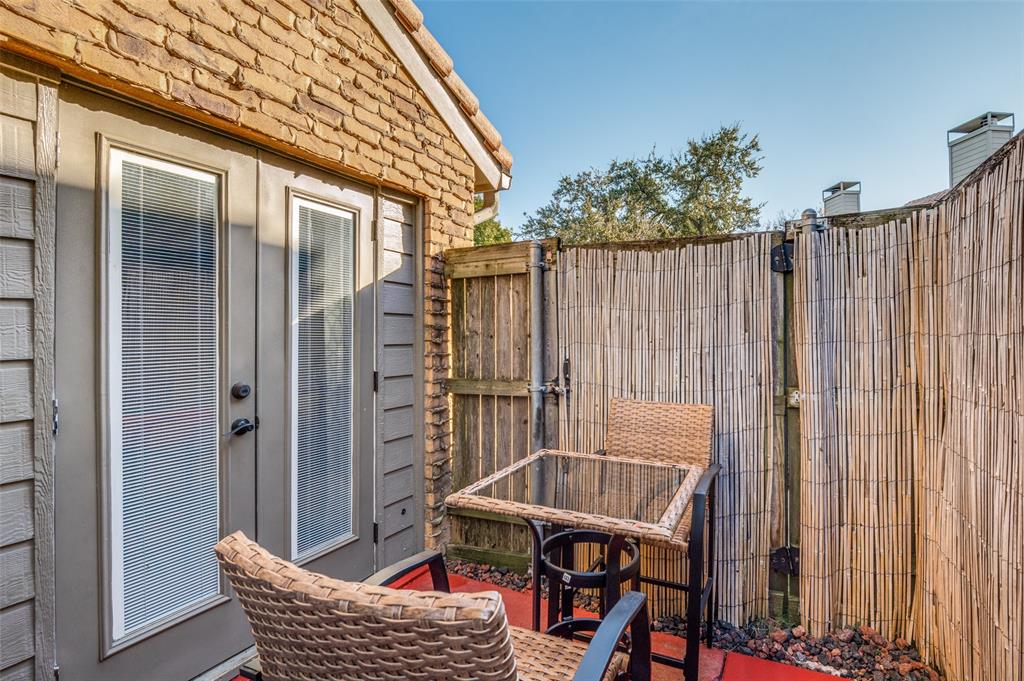 Oakbrook Xing Condos - Residential