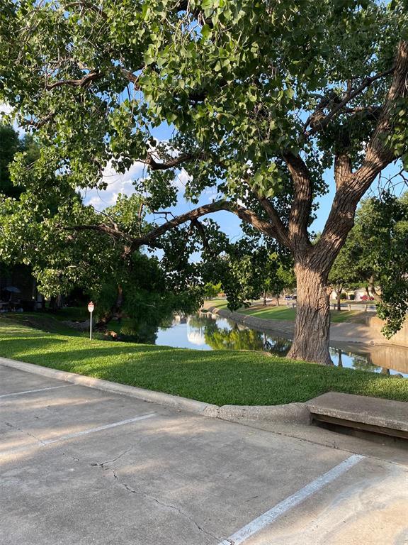 Oakbrook Xing Condos - Residential