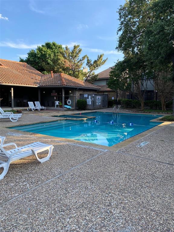 Oakbrook Xing Condos - Residential