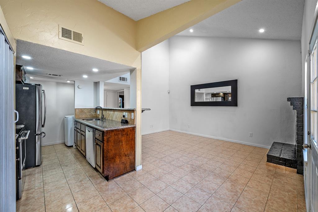 Woodlake Fourplex - Residential