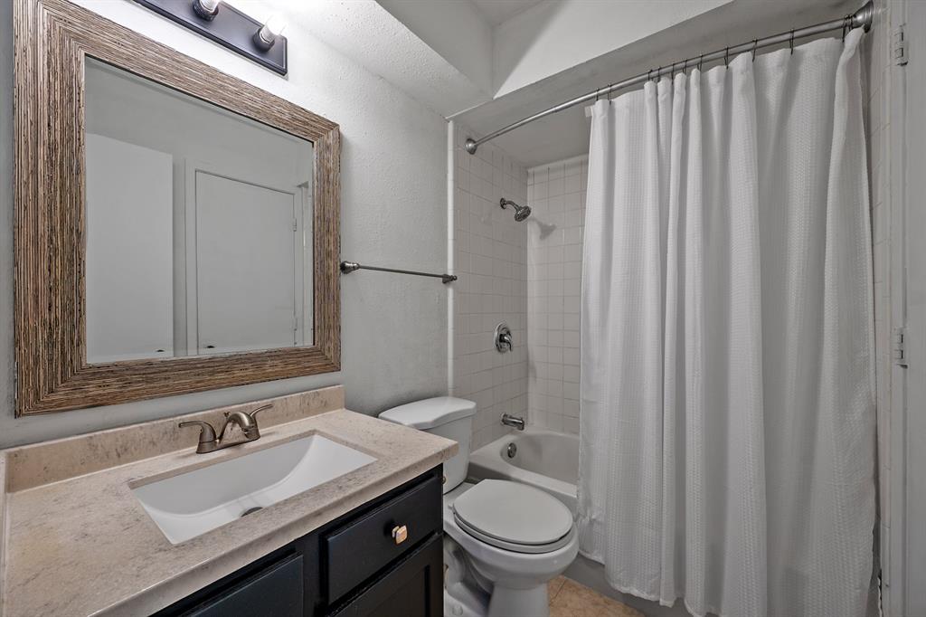 Woodlake Fourplex - Residential