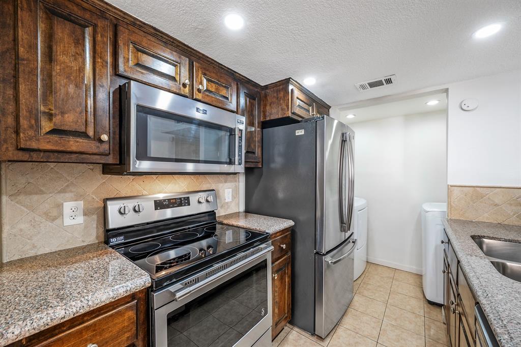 Woodlake Fourplex - Residential