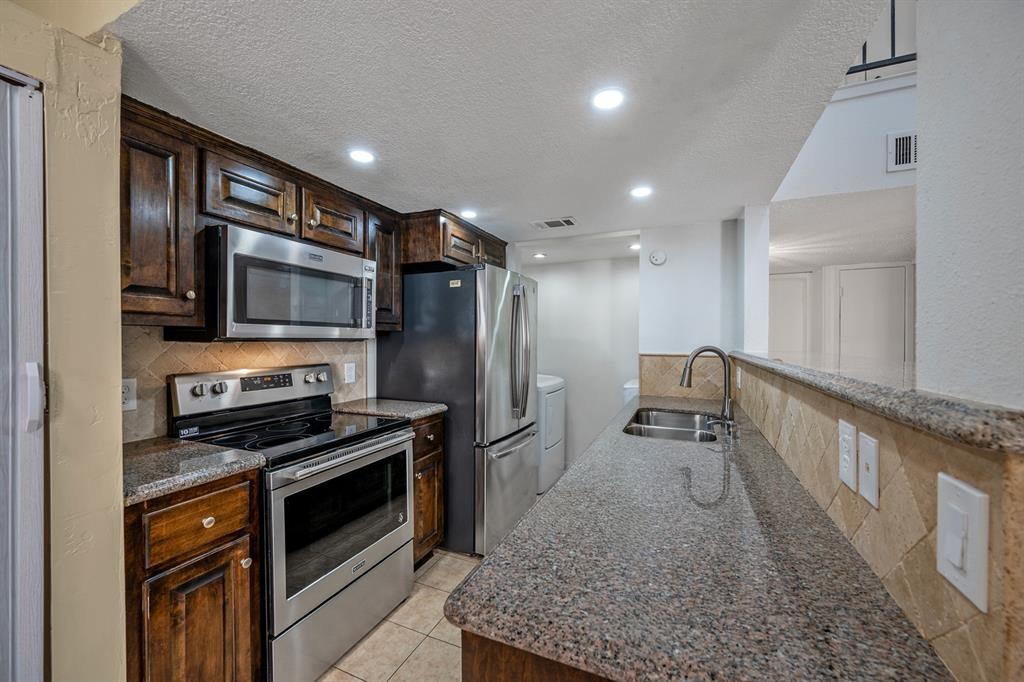 Woodlake Fourplex - Residential