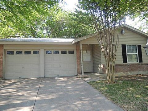 Photo of 1813 Cottonwood Street, Arlington, TX 76014 (MLS # 21225114)