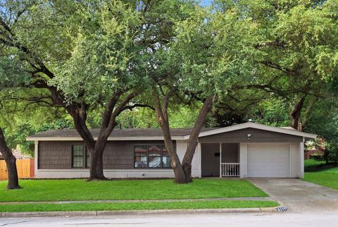 Photo of 6220 Franwood Terrace, Fort Worth, TX 76112 (MLS # 21312085)