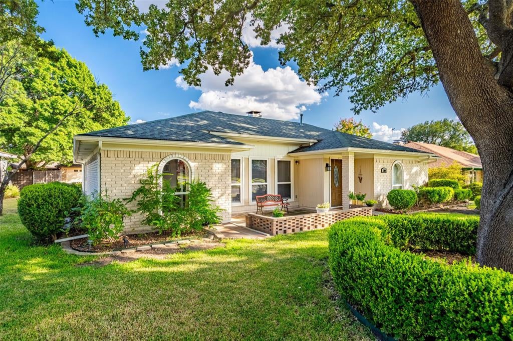2304 Glen Forest Lane