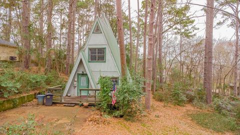 A home in Lindale