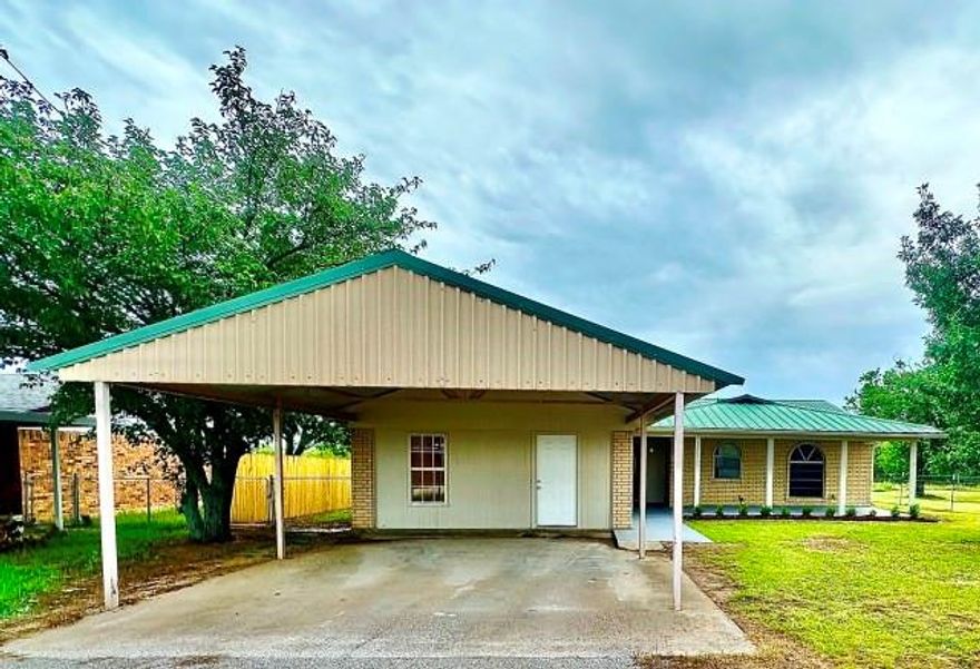 Great 3 bedroom 2 bath home with 2 large living spaces located in the heart of Eastland. Covered front and back porches and 2 car front entry carport.  Home is move in ready!  This is a Fannie Mae Homepath property.