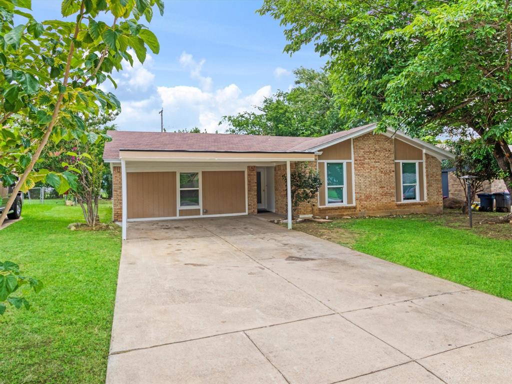 Photo of 4901 Richardson Street, Fort Worth, TX 76119 (MLS # 21296725)