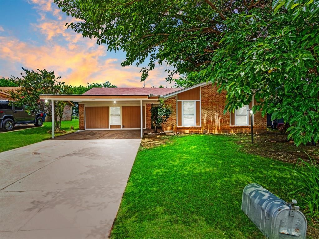 Photo of 4901 Richardson Street, Fort Worth, TX 76119 (MLS # 21296725)