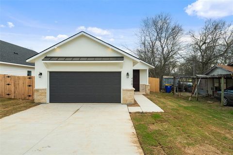 Tiny photo for 408 Matthew Street, Hillsboro, TX 76645 (MLS # 21201265)