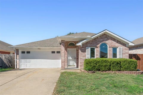 Photo of 7016 Snowivy Court, Arlington, TX 76001 (MLS # 21405040)