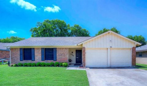 Photo of 6028 Ridgecrest Drive, Watauga, TX 76148 (MLS # 21270037)