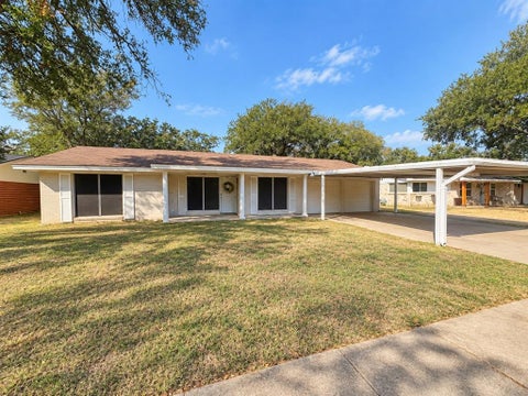 Photo of 304 S Norma Drive, Lacy Lakeview, TX 76705 (MLS # 21392391)