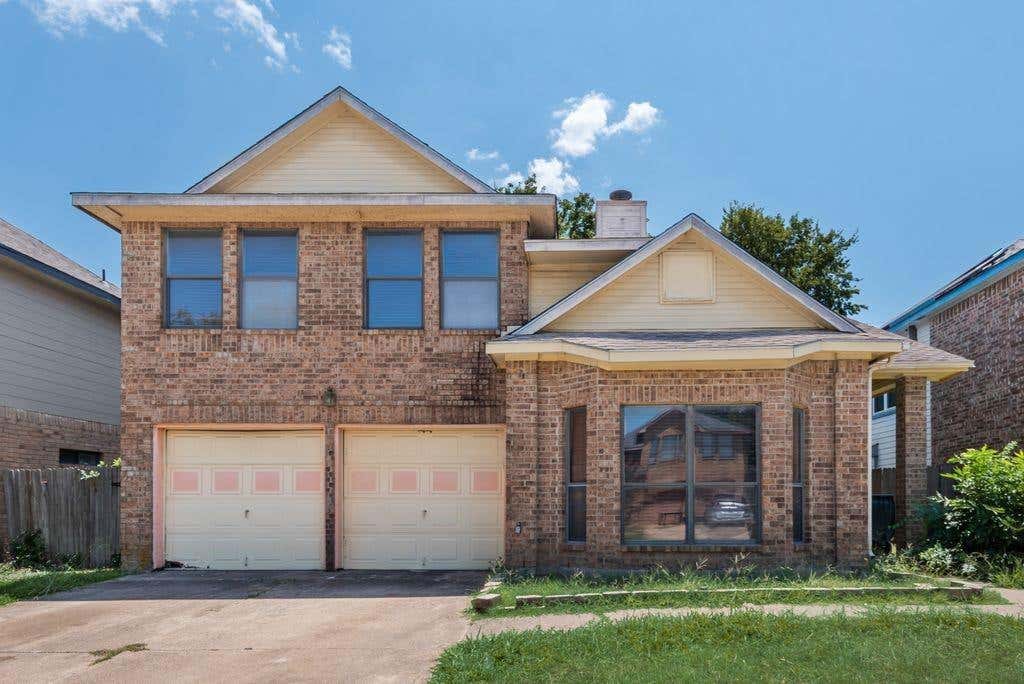 Photo of 902 Ashmount Lane, Arlington, TX 76017 (MLS # 21355970)