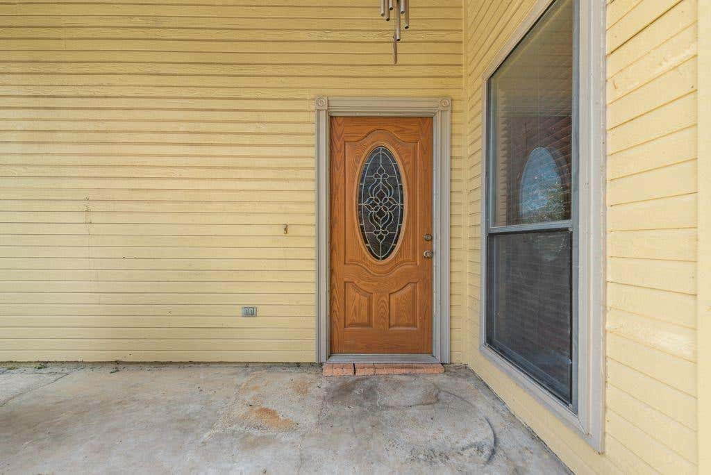 Photo of 902 Ashmount Lane, Arlington, TX 76017 (MLS # 21355970)