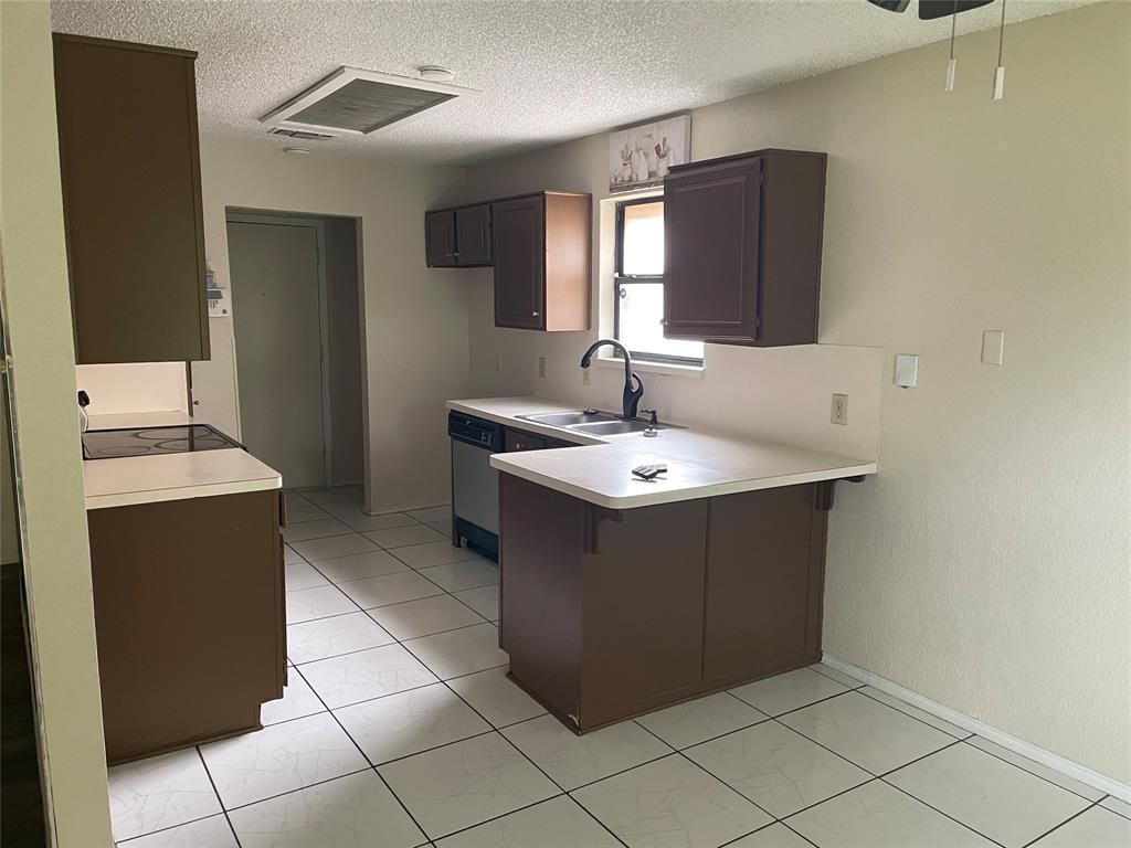 Photo of 7420 Meadow Creek Drive, Fort Worth, TX 76133 (MLS # 21251619)