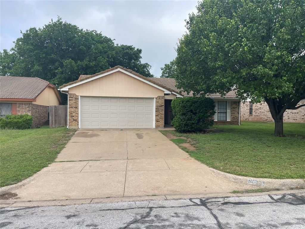 Photo of 7420 Meadow Creek Drive, Fort Worth, TX 76133 (MLS # 21251619)