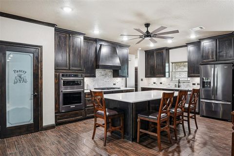 Photo of 820 Fleitman Drive, Muenster, TX 76252 (MLS # 21229420)