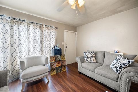 Photo of 2705 34th Street, Fort Worth, TX 76106 (MLS # 21097316) Photo of 2705 34th Street, Fort Worth, TX 76106 (MLS # 21097316)