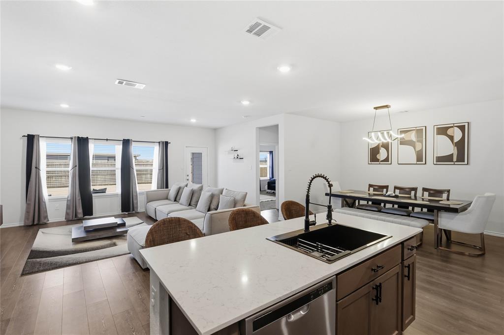 Magnolia Ph 8 - Residential