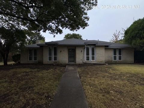 Photo of 122 Roma Drive, Duncanville, TX 75116 (MLS # 21096154) Photo of 122 Roma Drive, Duncanville, TX 75116 (MLS # 21096154)