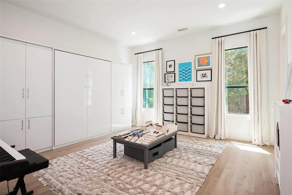 Guggenheim Acres - Residential