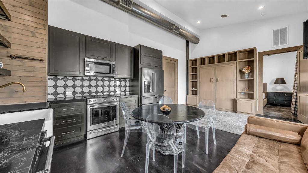 Rocky Creek Ranch - Farm