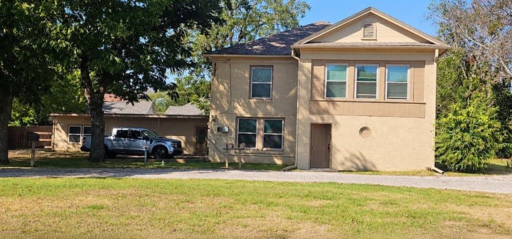 Photo 1 of 31 — 2615 N Elm Street, Denton, TX 76201