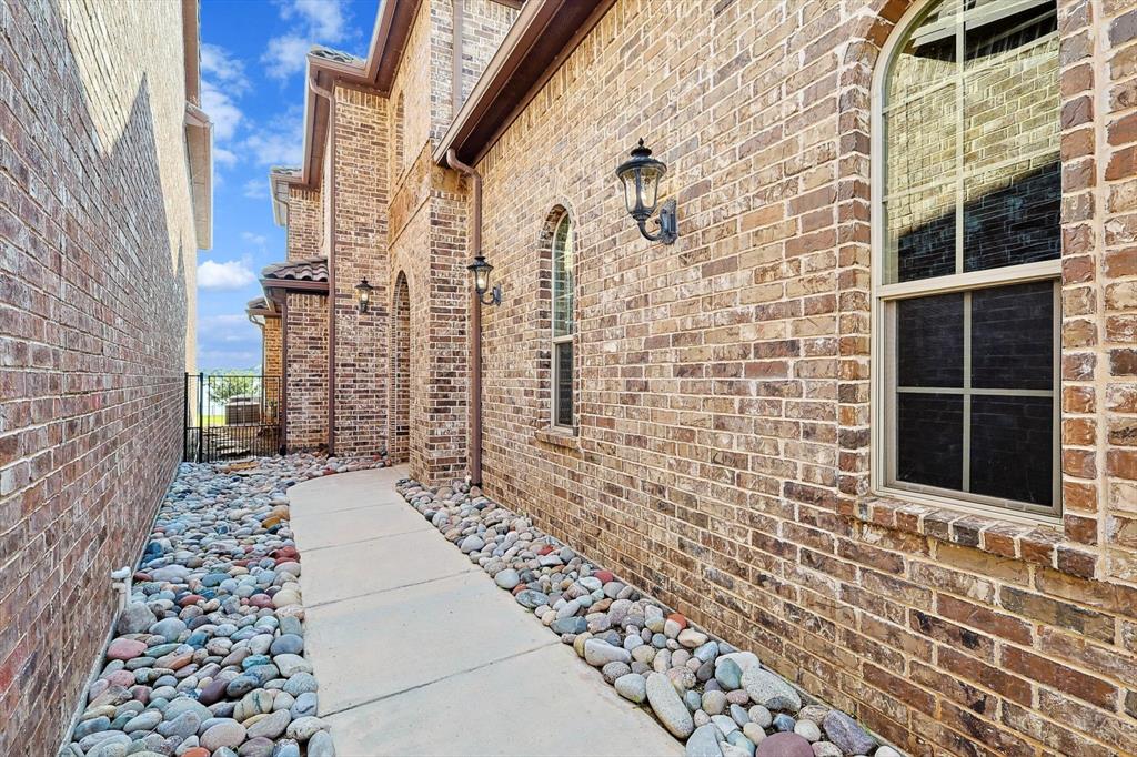 10029 Lakeside Drive